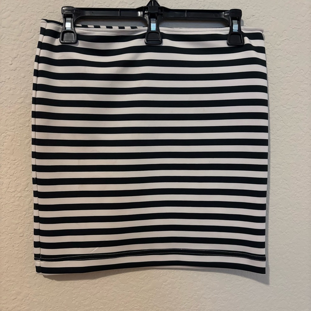 XXI Women’s Black Tan Striped Mini Skirt, Size Medium